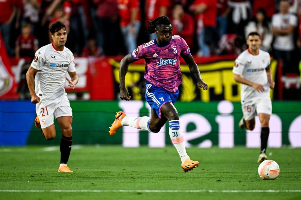 Sevilla (áo trắng) và Juve không thể ghi bàn trong hiệp 1.