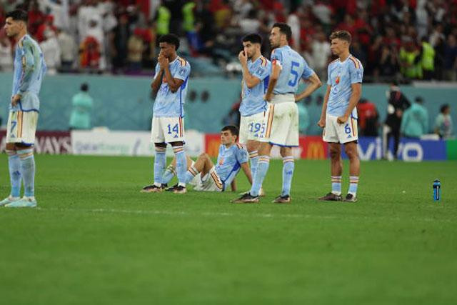 Nỗi buồn của các cầu thủ Tây Ban Nha khi thua Morocco. Nỗi buồn của các cầu thủ Tây Ban Nha khi thua Morocco.