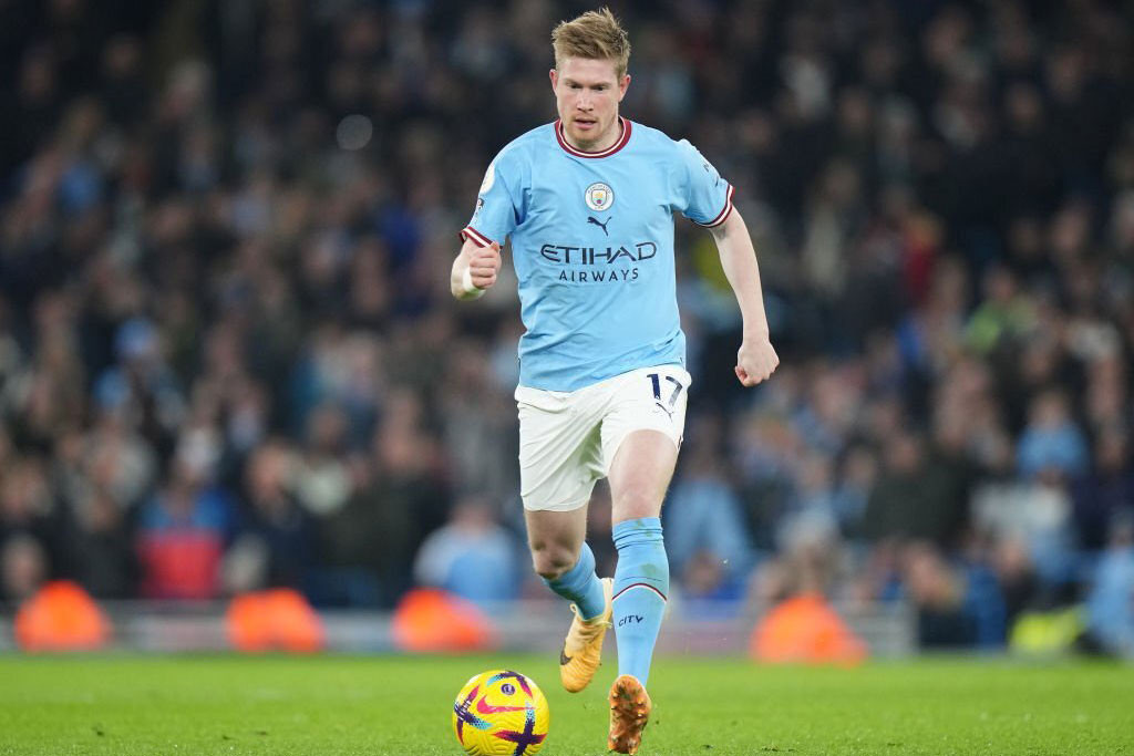 Tiền vệ: Kevin De Bruyne (Man City, 31 tuổi, định giá chuyển nhượng: 80 triệu euro).