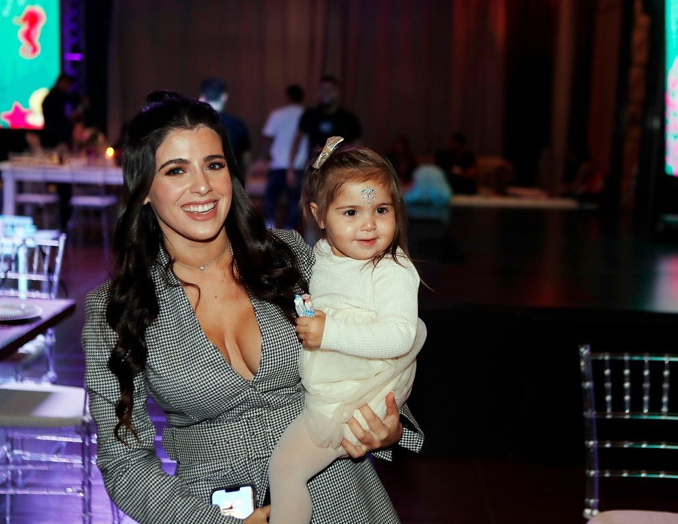 và hạnh phúc cùng con gái nhỏ Olivia