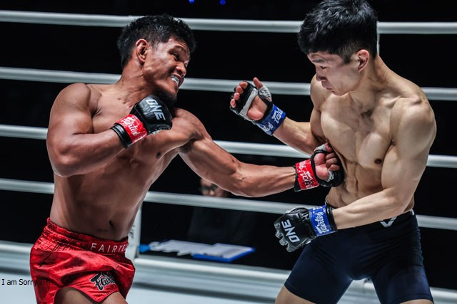 Carlo Bumina-ang ra đòn chính xác. Carlo Bumina-ang ra đòn chính xác.