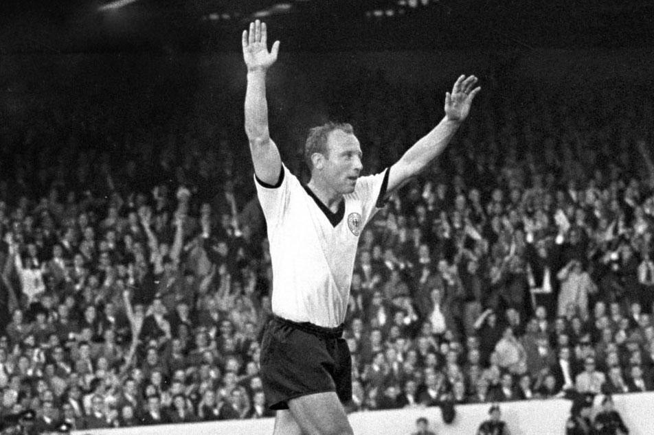 =4. Uwe Seeler (Đức). Sau 4 lần góp mặt ở các kỳ World Cup 1958, 1962, 1966, 1970, Seeler ra sân tổng cộng 21 trận. =4. Uwe Seeler (Đức). Sau 4 lần góp mặt ở các kỳ World Cup 1958, 1962, 1966, 1970, Seeler ra sân tổng cộng 21 trận.