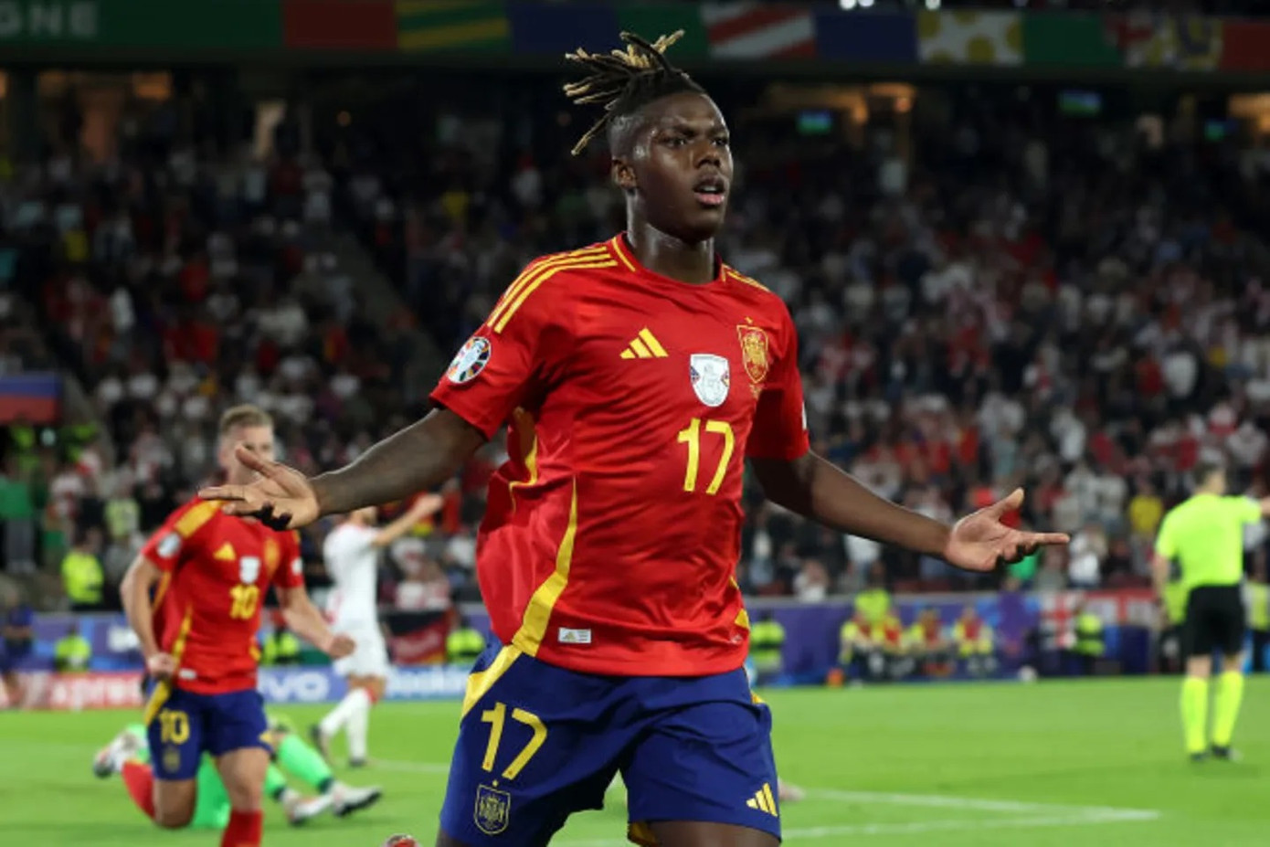 Tiền vệ trái: Nico Williams (Tây Ban Nha). Tiền vệ trái: Nico Williams (Tây Ban Nha).