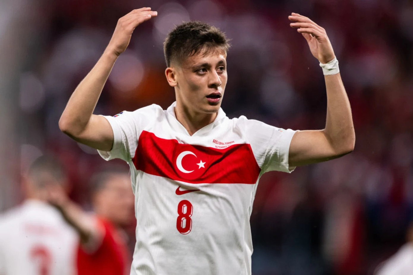 Tiền vệ phải: Arda Guler (Thổ Nhĩ Kỳ). Tiền vệ phải: Arda Guler (Thổ Nhĩ Kỳ).