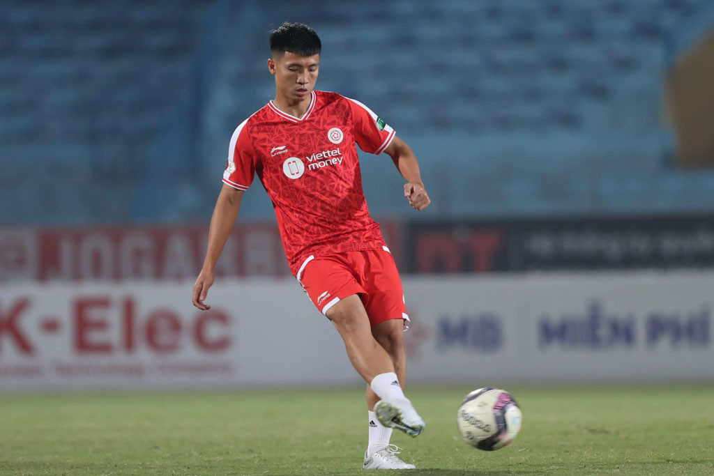 =4. Bùi Tiến Dũng (Viettel, định giá chuyển nhượng: 300.000 euro). =4. Bùi Tiến Dũng (Viettel, định giá chuyển nhượng: 300.000 euro).