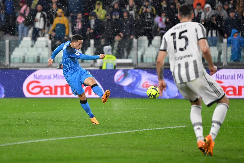 Raspadori lập siêu phẩm ở phút 90+3. Raspadori lập siêu phẩm ở phút 90+3.