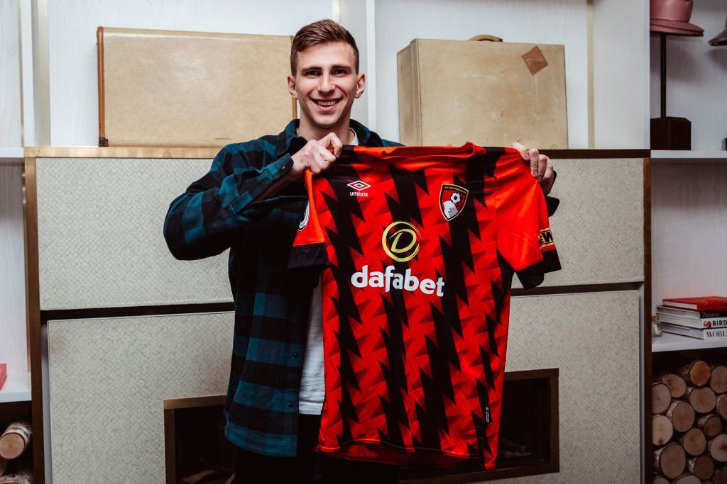 Trung vệ: Illia Zabarnyi (Bournemouth). Trung vệ: Illia Zabarnyi (Bournemouth).