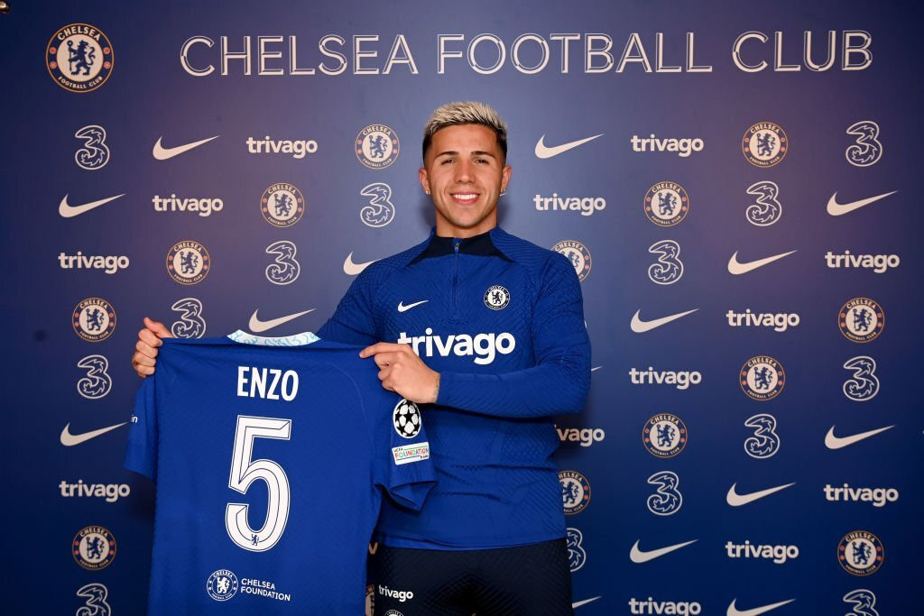 Tiền vệ: Enzo Fernandez (Chelsea). Tiền vệ: Enzo Fernandez (Chelsea).