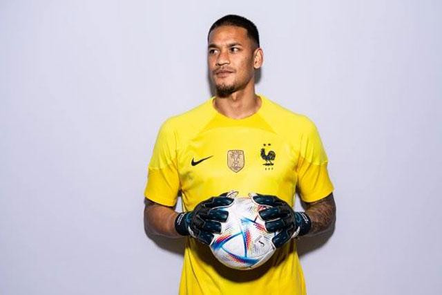 Cô kết hôn với Alphonse vào năm 2014 và họ có với nhau ba cô con gái nhỏ gồm Ayva-May, Ayleen-Grace và Aymma-Lyse. Cô kết hôn với Alphonse vào năm 2014 và họ có với nhau ba cô con gái nhỏ gồm Ayva-May, Ayleen-Grace và Aymma-Lyse.