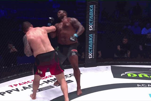 Cú ra đòn chính xác của Evgeny Goncharov. Cú ra đòn chính xác của Evgeny Goncharov.