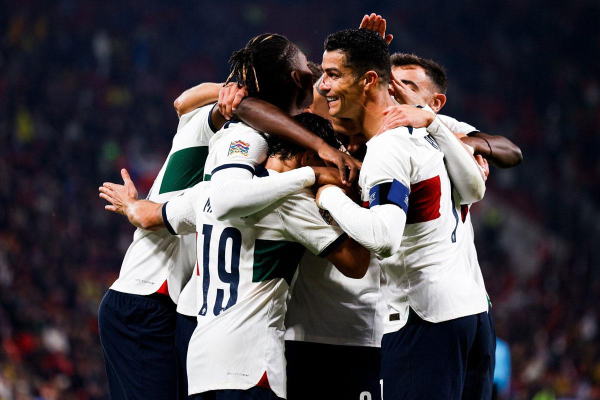 4. Bồ Đào Nha (tổng giá trị đội hình: 937 triệu euro). 4. Bồ Đào Nha (tổng giá trị đội hình: 937 triệu euro).