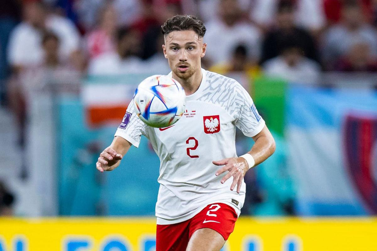 Hậu vệ: Matty Cash (Ba Lan).