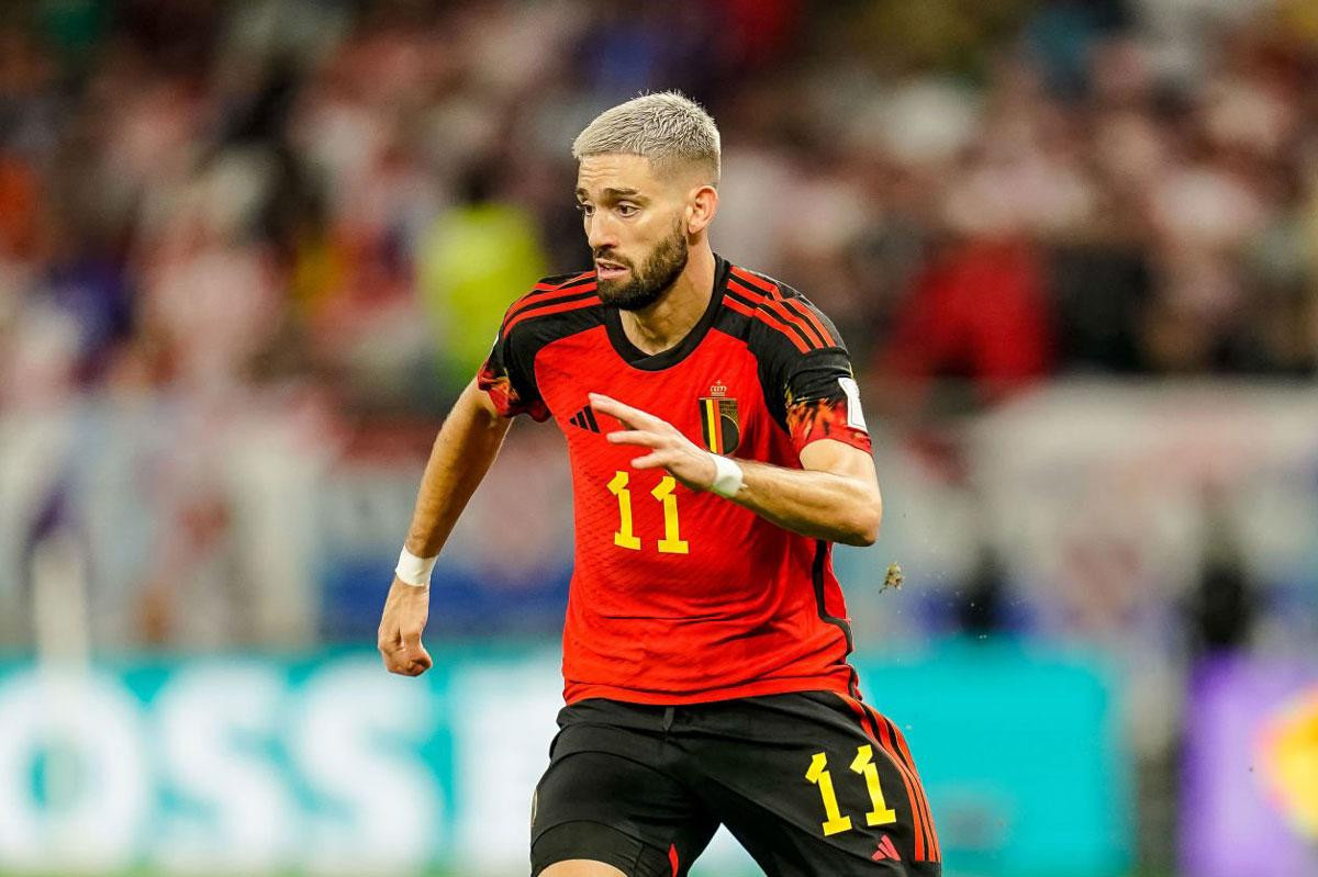 Hậu vệ trái: Yannick Carrasco (Bỉ).