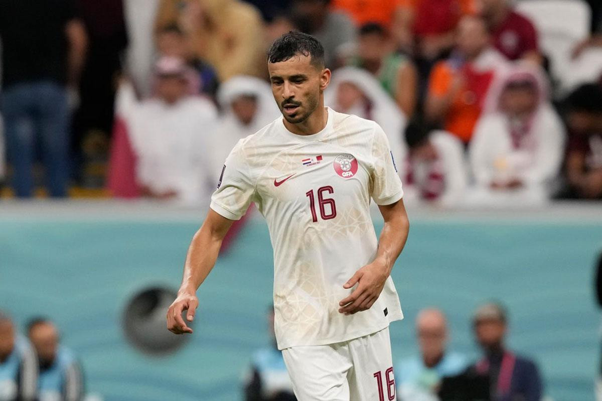 Trung vệ: Boualem Khoukhi (Qatar).