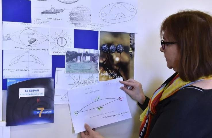 Một thành viên tổ điều tra GEIPAN tìm hiểu về vụ việc. Một thành viên tổ điều tra GEIPAN tìm hiểu về vụ việc.