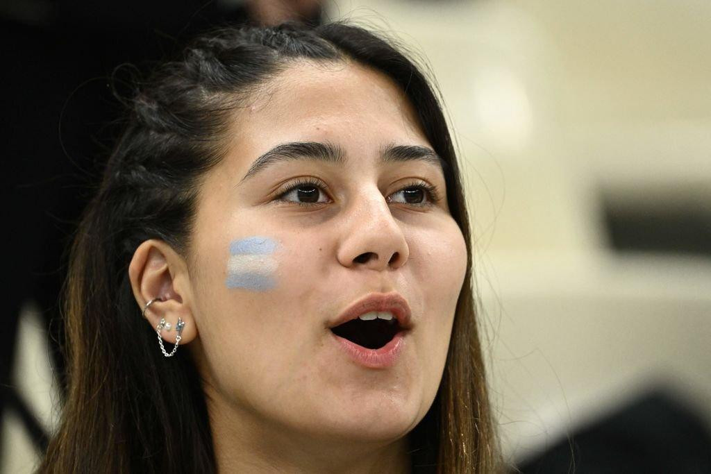 Khuôn mặt xinh đẹp trên khán đài.