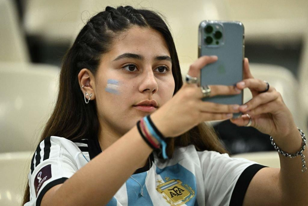 Chụp ảnh &quot;tự sướng&quot; trước trận.