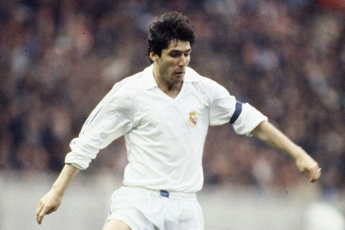 5. Carlos Santillana (290 bàn sau 645 trận, thời gian gắn bó: 1971-1988).