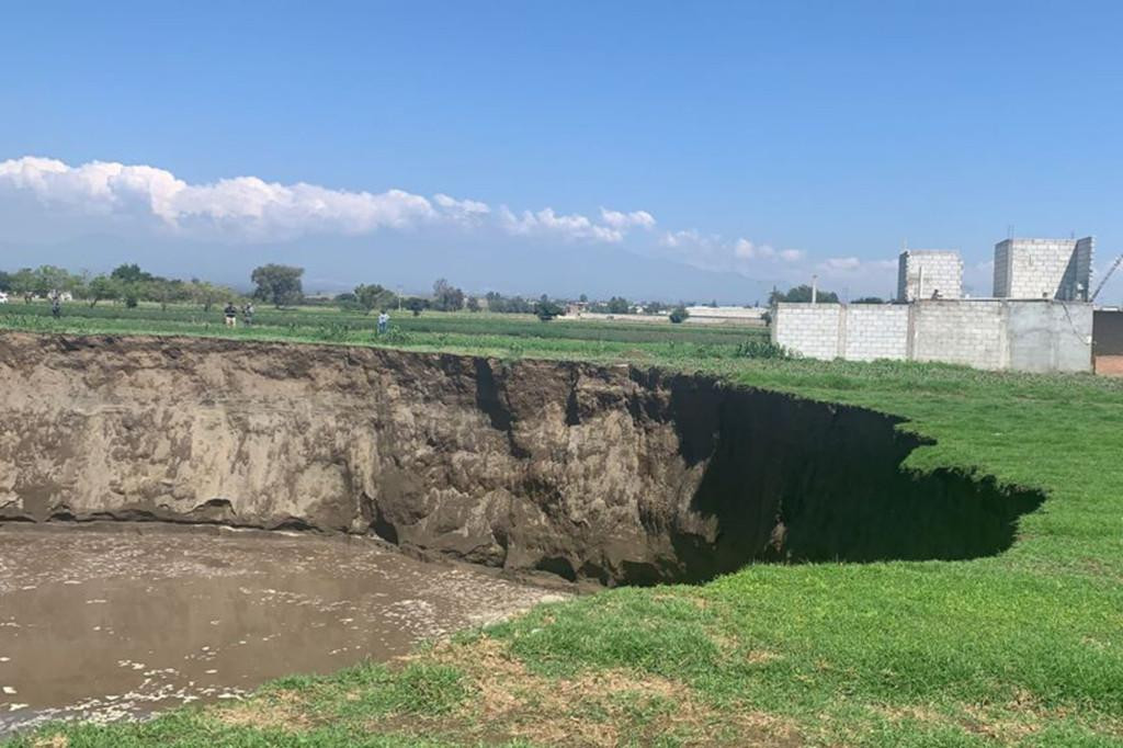 Ngôi nhà gần hố sụt đã được sơ tán. Ngôi nhà gần hố sụt đã được sơ tán.