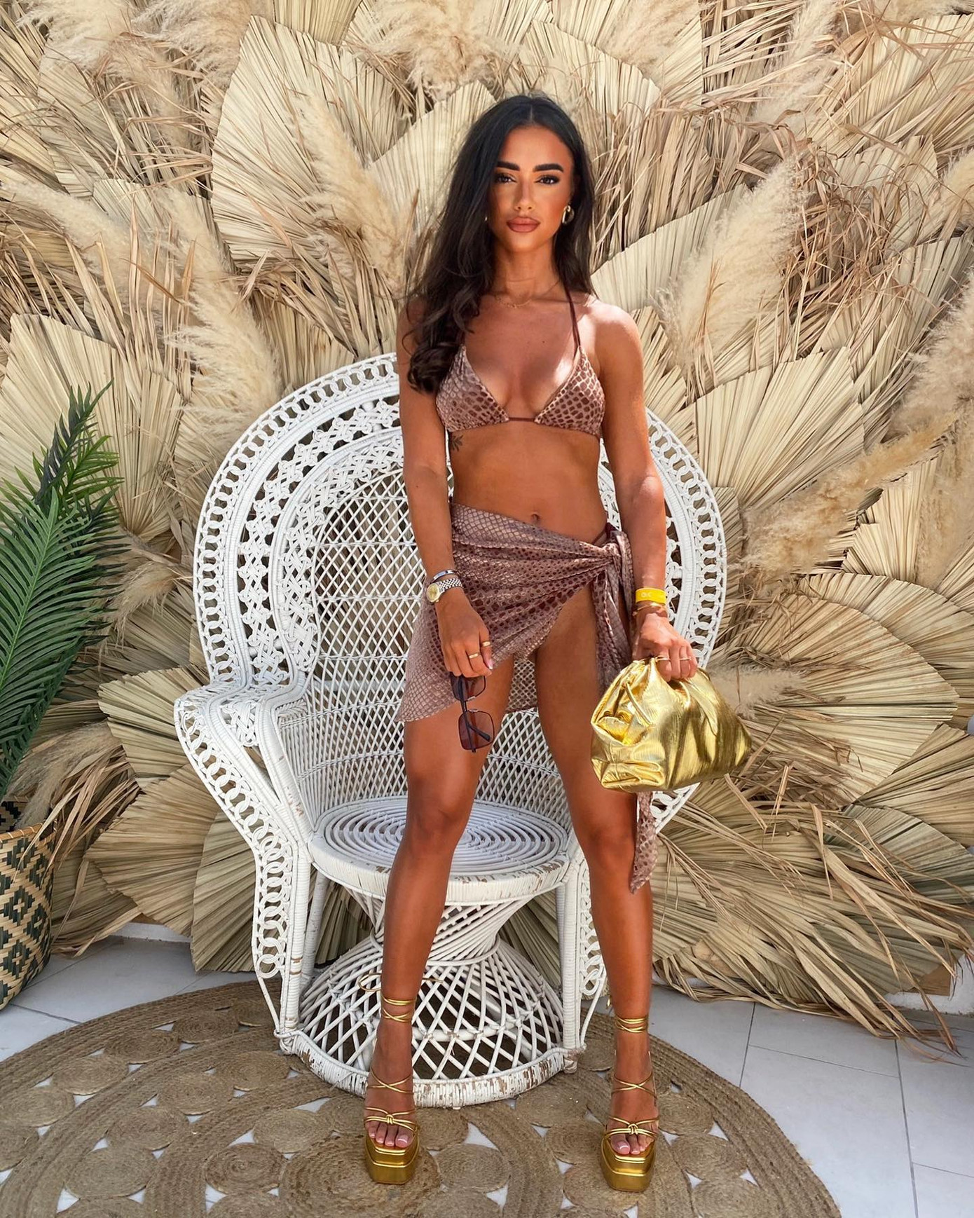 Liberty Litchfield (bạn gái trung vệ Harry Souttar, Leicester City). Liberty Litchfield là nữ y tá. Ngoài công việc, Liberty rất đam mê du lịch và mua sắm. Hiện vẫn chưa rõ cô bắt đầu hẹn hò với Souttar từ thời điểm nào.