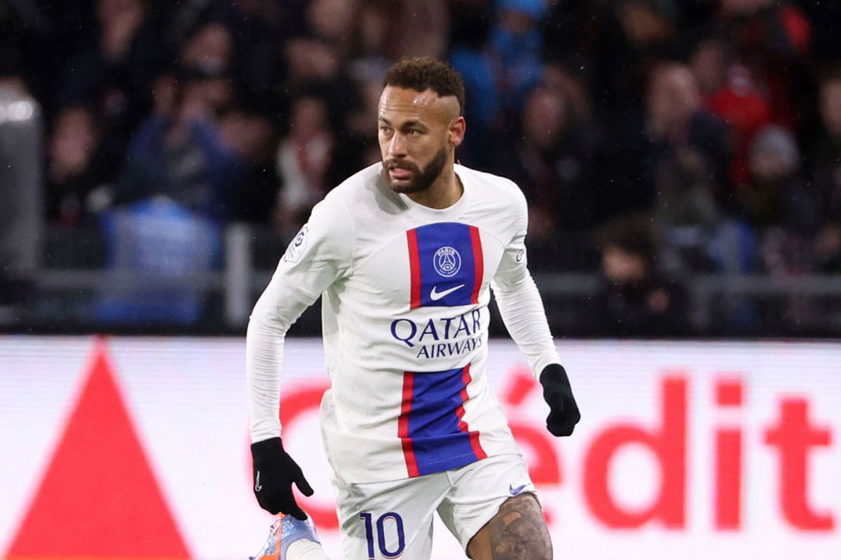 3. Neymar (Paris Saint Germain, tổng số người theo dõi trên các mạng xã hội: 379,1 triệu người theo dõi).