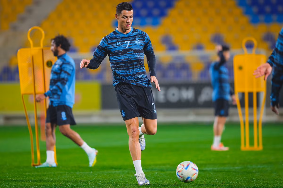 1. Cristiano Ronaldo (Al-Nassr, tổng số người theo dõi trên các mạng xã hội: 791,6 triệu người).