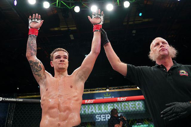 Chris Mixan đã có chiến thắng thứ 12. Chris Mixan đã có chiến thắng thứ 12.