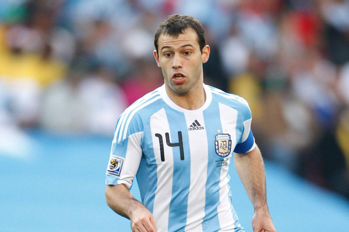 =7. Javier Mascherano (Argentina). Tổng số lần ra sân ở 4 kỳ World Cup 2006, 2010, 2014, 2018 của cựu cầu thủ Barcelona dừng lại ở con số 20. =7. Javier Mascherano (Argentina). Tổng số lần ra sân ở 4 kỳ World Cup 2006, 2010, 2014, 2018 của cựu cầu thủ Barcelona dừng lại ở con số 20.