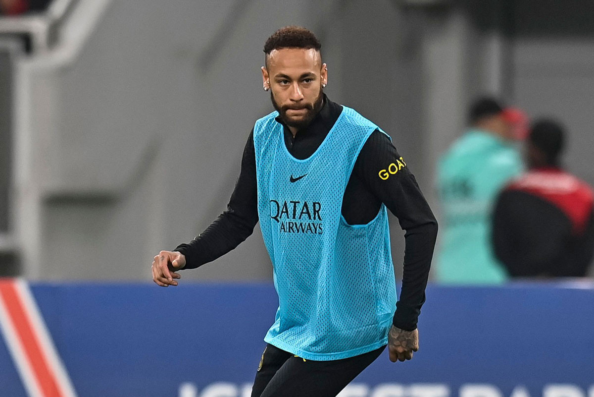 Neymar khá tự tin trước màn so tài với Bayern. Neymar khá tự tin trước màn so tài với Bayern.