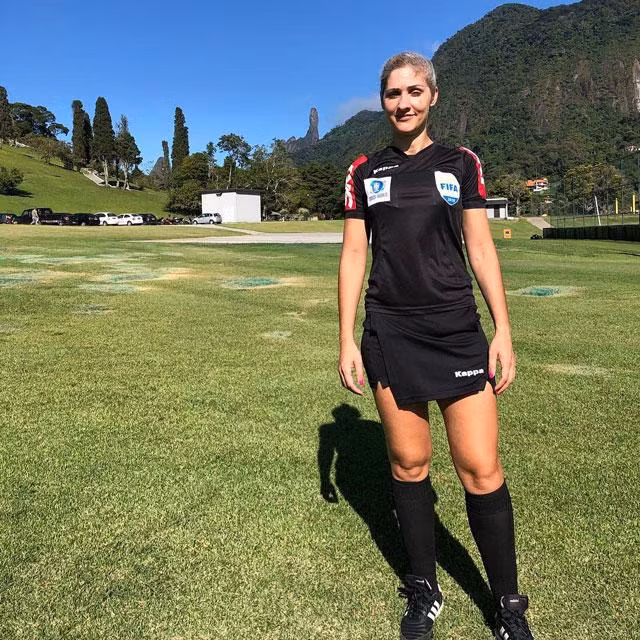 Năm 2019, cô đã được tham gia điều hành trận lượt đi chung kết Cúp quốc gia Brazil giữa Athletico-PR và Internacional SC.