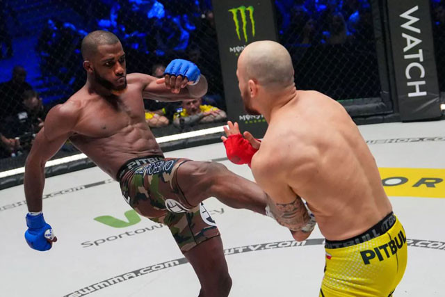 Wilson Varela ra đòn chính xác. Wilson Varela ra đòn chính xác.