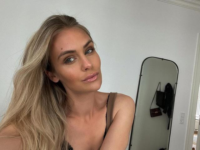 Josefine Louise Barsoe Nielsen, bạn gái tiền vệ Christian Norgaard – Đội tuyển Đan Mạch.