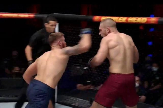 Cú ra đòn của Poterya đã khiến đối thủ ngã ngửa. Cú ra đòn của Poterya đã khiến đối thủ ngã ngửa.