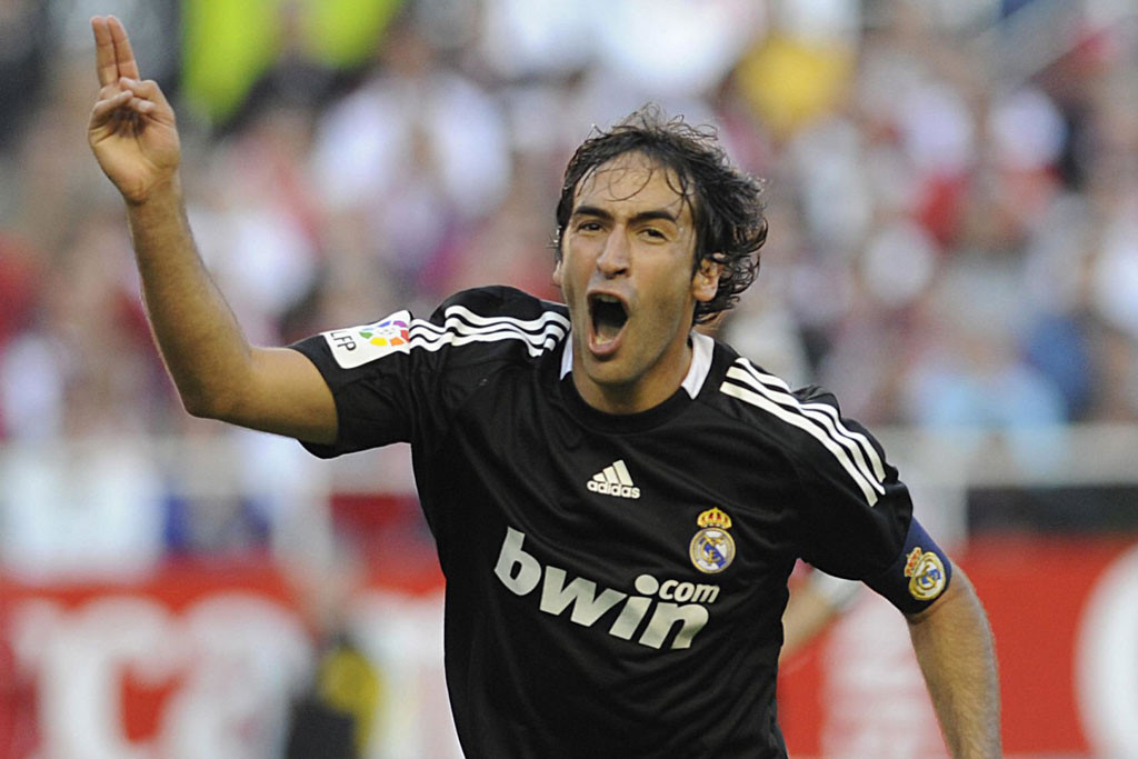 =5. Raul Gonzalez (Real Madrid, 228 bàn sau 550 trận, 1994-2010). =5. Raul Gonzalez (Real Madrid, 228 bàn sau 550 trận, 1994-2010).