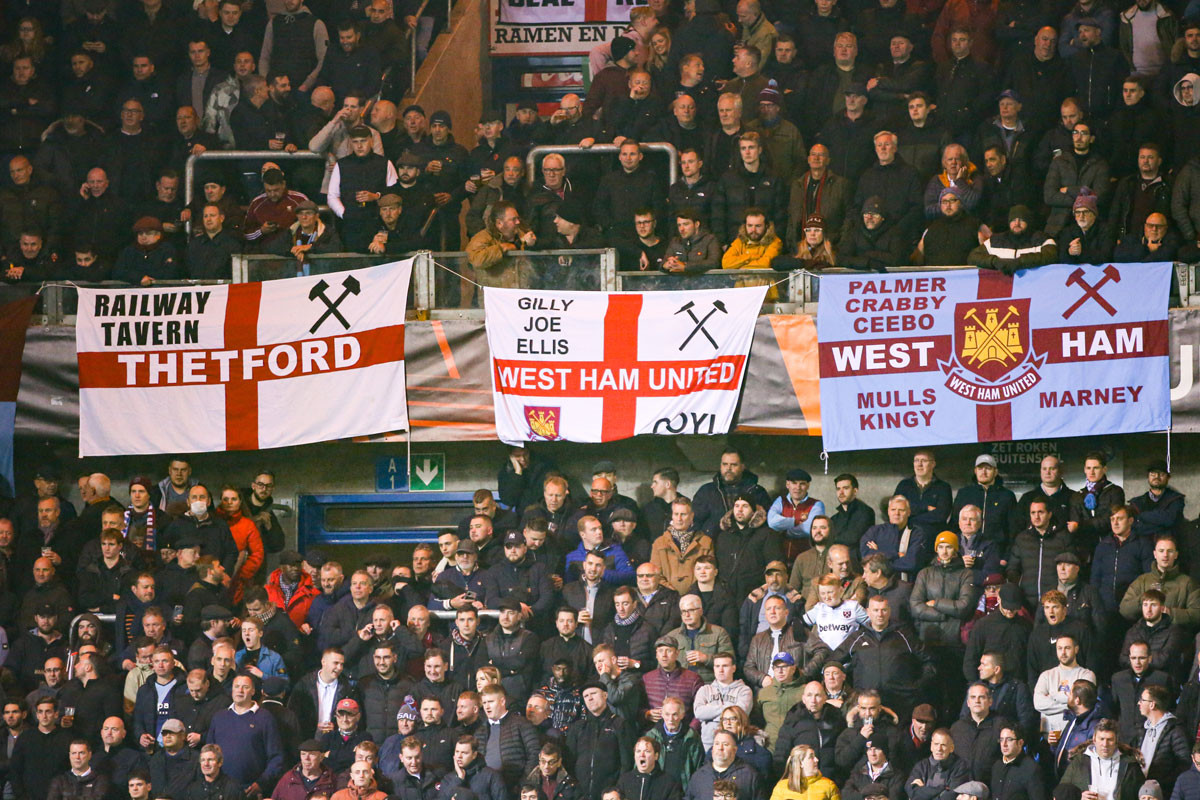 4. West Ham (sân nhà: London Stadium, sức chứa sân vận động: 62.500 người, số lượng khán giả đến sân bình quân mỗi trận: 61.118 người). 4. West Ham (sân nhà: London Stadium, sức chứa sân vận động: 62.500 người, số lượng khán giả đến sân bình quân mỗi trận: 61.118 người).