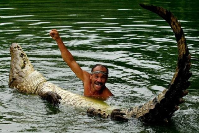 Chito sống vui vẻ bên Pacho dù vợ bỏ đi. Chito sống vui vẻ bên Pacho dù vợ bỏ đi.