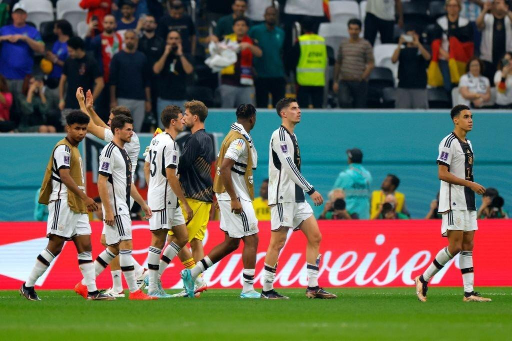 Đức lần thứ hai liên tiếp nằm trong bảng tử thần và lần thứ hai bị loại từ vòng bảng Đức lần thứ hai liên tiếp nằm trong bảng tử thần và lần thứ hai bị loại từ vòng bảng