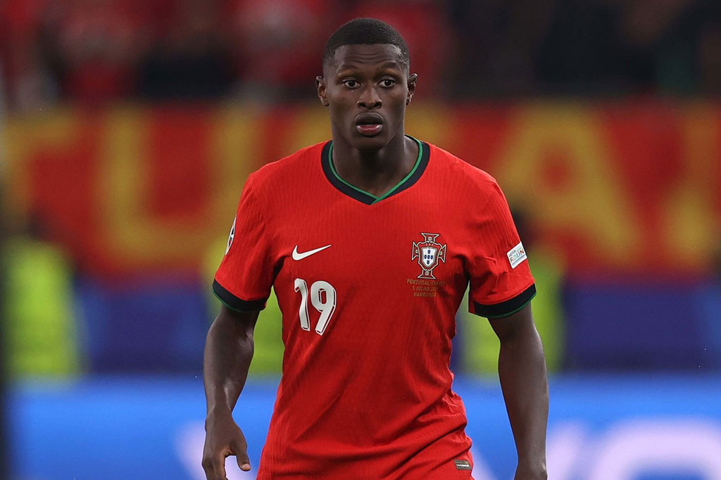 Hậu vệ trái: Nuno Mendes (Bồ Đào Nha). Hậu vệ trái: Nuno Mendes (Bồ Đào Nha).