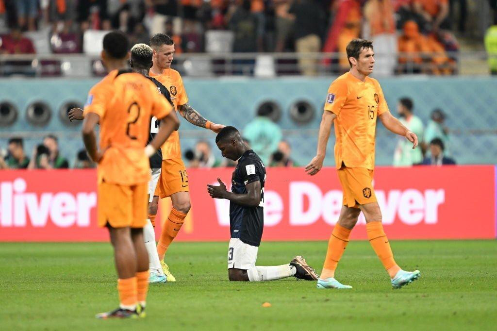 Hà Lan có trận đấu đáng thất vọng trước Ecuador. Hà Lan có trận đấu đáng thất vọng trước Ecuador.