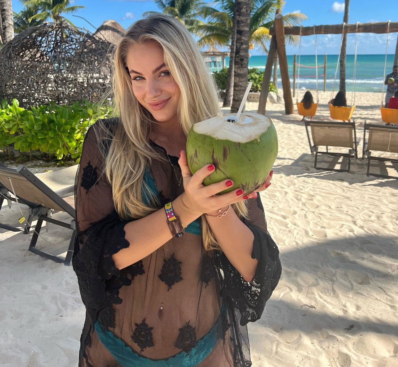 Tuy thi đấu không thực sự ấn tượng nhưng Ana Maria luôn thu hút sự chú ý của các khán giả, đặc biệt là những CĐV nam, bởi cô sở hữu khuôn mặt xinh như thiên thần cùng vóc dáng nóng bỏng.