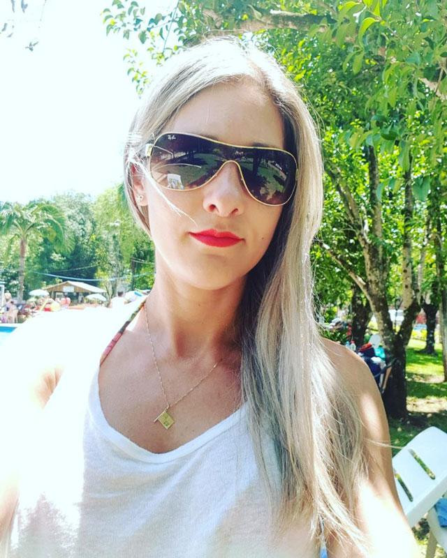 Nhan sắc đời thường của Neuza Back. Nhan sắc đời thường của Neuza Back.