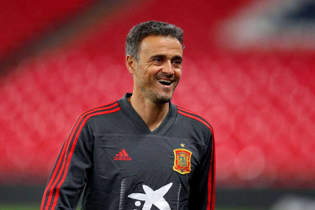 HLV Enrique được kỳ vọng sẽ giúp Tây Ban Nha đăng quang. HLV Enrique được kỳ vọng sẽ giúp Tây Ban Nha đăng quang.