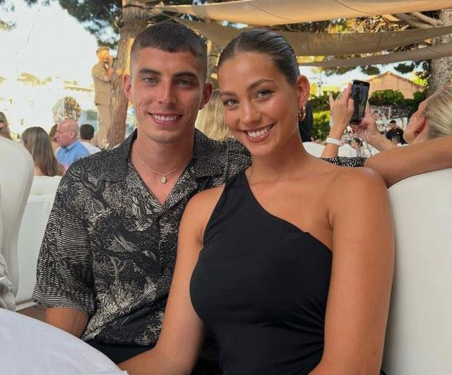 Cặp đôi này đã hẹn hò với nhau từ khi còn là thiếu niên và cả hai đều khá kín tiếng, ít khi chia sẻ chuyện tình cảm lên mạng xã hội.