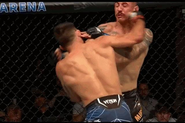 Pha ra đòn ấn định kết quả trận đấu. Pha ra đòn ấn định kết quả trận đấu.