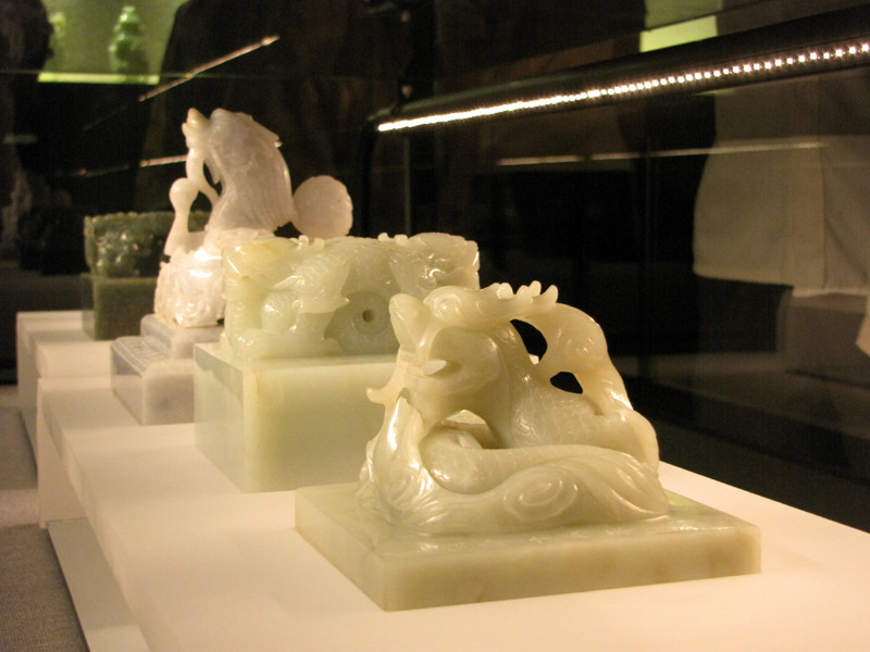 Ấn Hành tại chi tỷ, ngọc trắng, thời Nguyễn. Đồ cung đình Huế