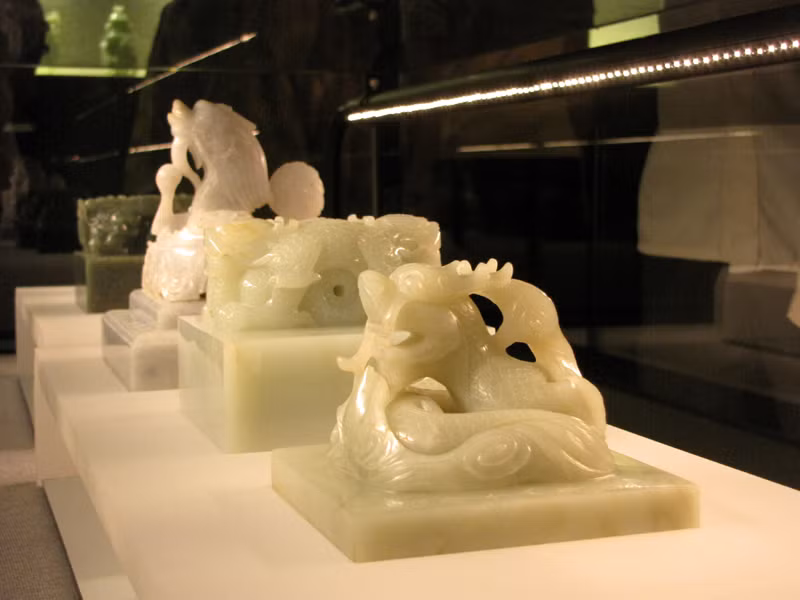 Ấn Hành tại chi tỷ, ngọc trắng, thời Nguyễn. Đồ cung đình Huế