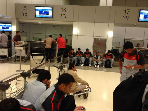 Các cầu thủ đều mất sức trước trận đấu với Uzbekistan. Ảnh: T.Trung