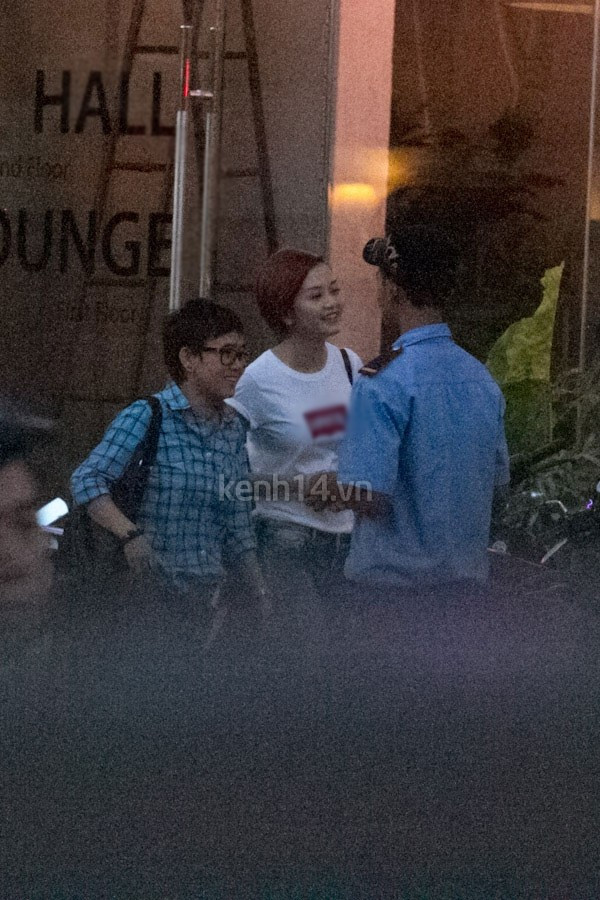 Trông cả hai đều rất vui vẻ và hạnh phúc 