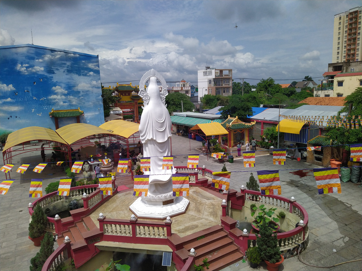 Khung cảnh chùa Sùng Chính