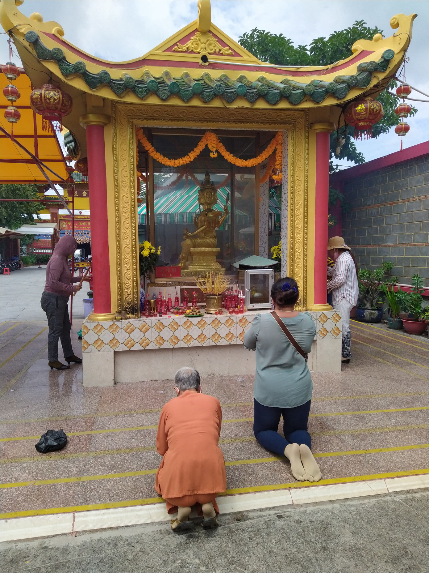 Một đời người được gọi là thành công, viên mãn khi đạt được sự thành công không chỉ về tiền bạc mà còn về đạo đức và học vấn.